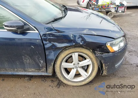 2013 Volkswagen Passat 2.5L Se z USA, uszkodzony, nr VIN 1VWBH7A31DC034310